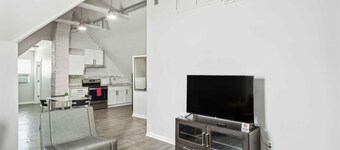 Chic Haven Stylish 2BR Oasis in Lansing detroit