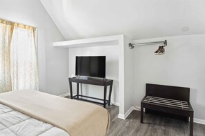 2 bedrooms, laptop workspace, iron/ironing board, bed sheets