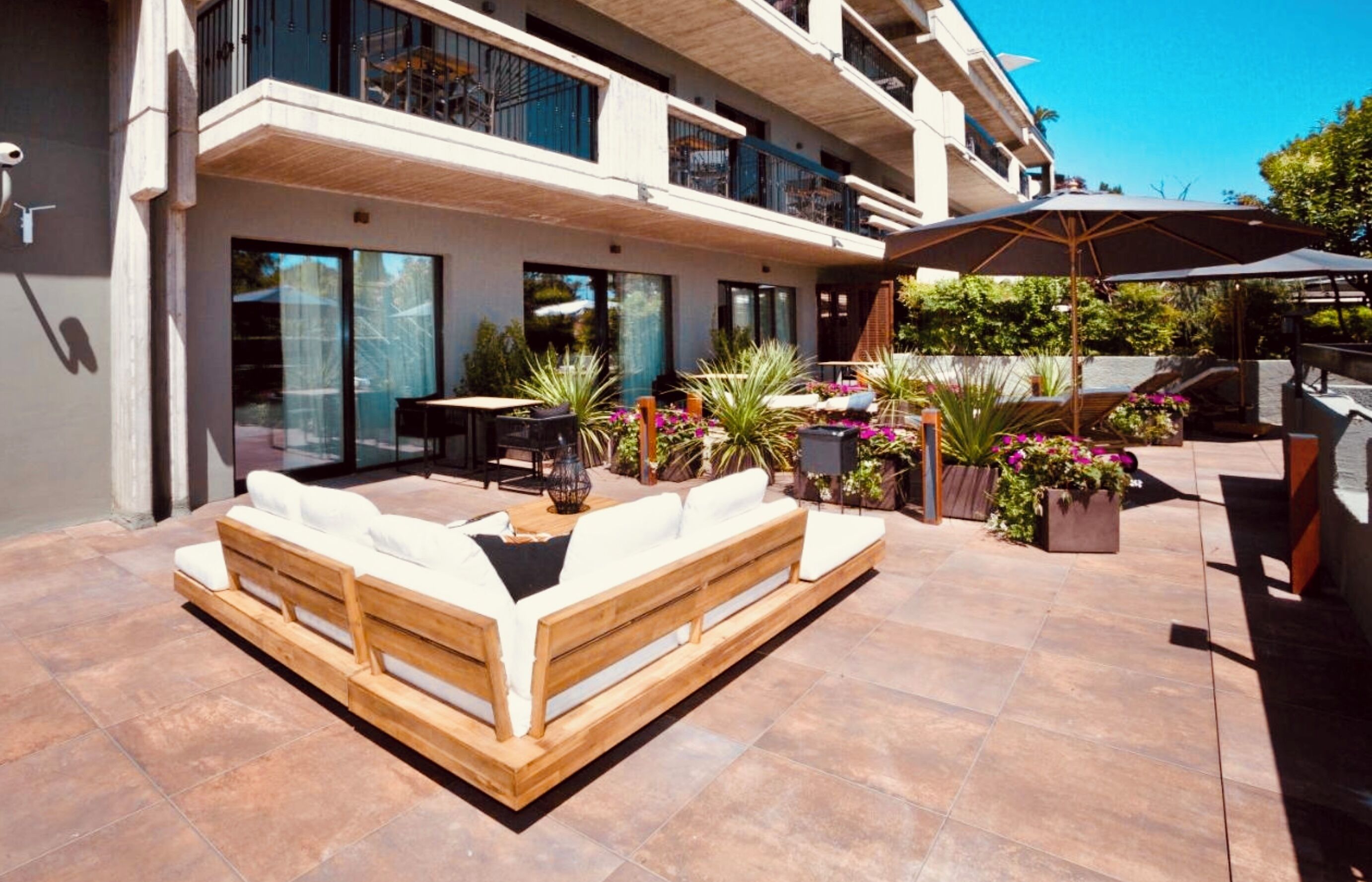 Superior Double Room, Non Smoking, Pool View | Front of property