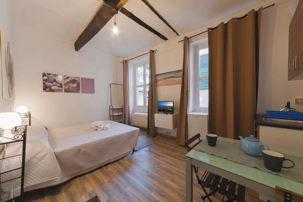 Free WiFi, bed sheets