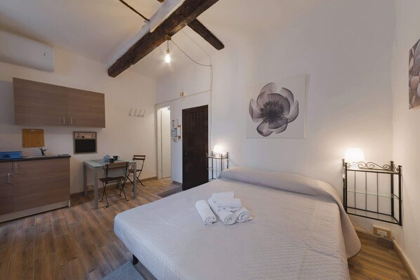 Free WiFi, bed sheets