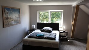 4 Schlafzimmer, Schreibtisch, Bügeleisen/Bügelbrett, kostenloses WLAN