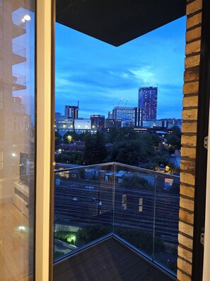 Interior - A Luxurious, Ultra Modern and Stylish 2 Bedroom Apartment With Free Wifi and Tv (Croydon)