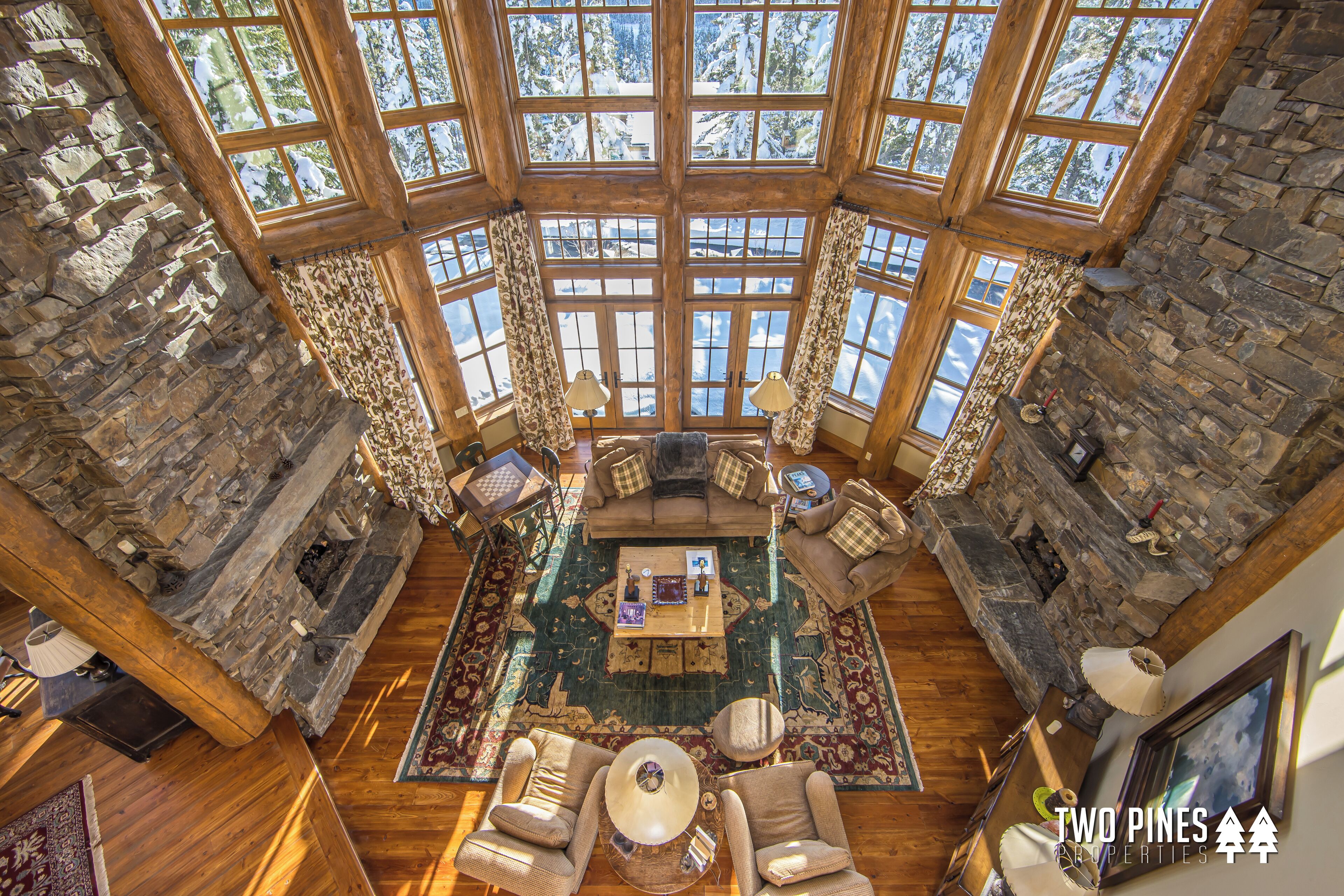 Mountain Majesty: 4 Bed Retreat with Hot Tub and Views