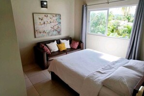 3 bedrooms, iron/ironing board, WiFi, bed sheets