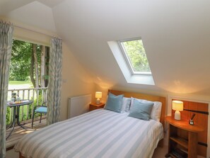 2 bedrooms, individually decorated, individually furnished, free WiFi