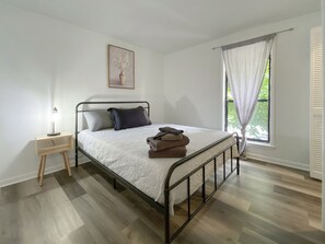 2 soverom, strykejern/-brett, wi-fi (inkludert) og sengetøy