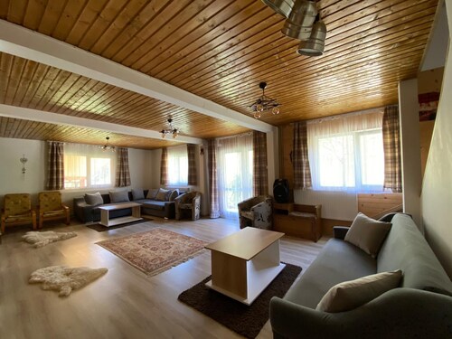 Beautiful and Cosy 5 Bedrooms Vila , Near Boli Cave a Unique Nature Creation