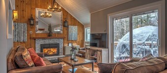 Modern Mtn Home*Fire Pit*Indoor/Outdoor Pools*