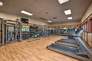 Fitness facility - Modern Mtn Home*Fire Pit*Indoor/Outdoor Pools* (Campton)