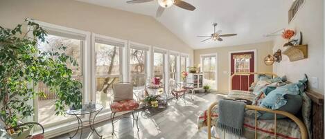 تلفزيون ذكي، مشغل دي في دي