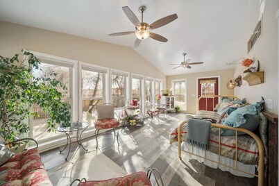 The Cottage on Mill street with Hot Tub