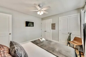 1 bedroom, iron/ironing board, WiFi, bed sheets - Global Cup Hello Gorgeous Flat near Downtown! (Dallas)