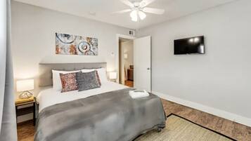 1 habitación, tabla de planchar con plancha, wifi y ropa de cama