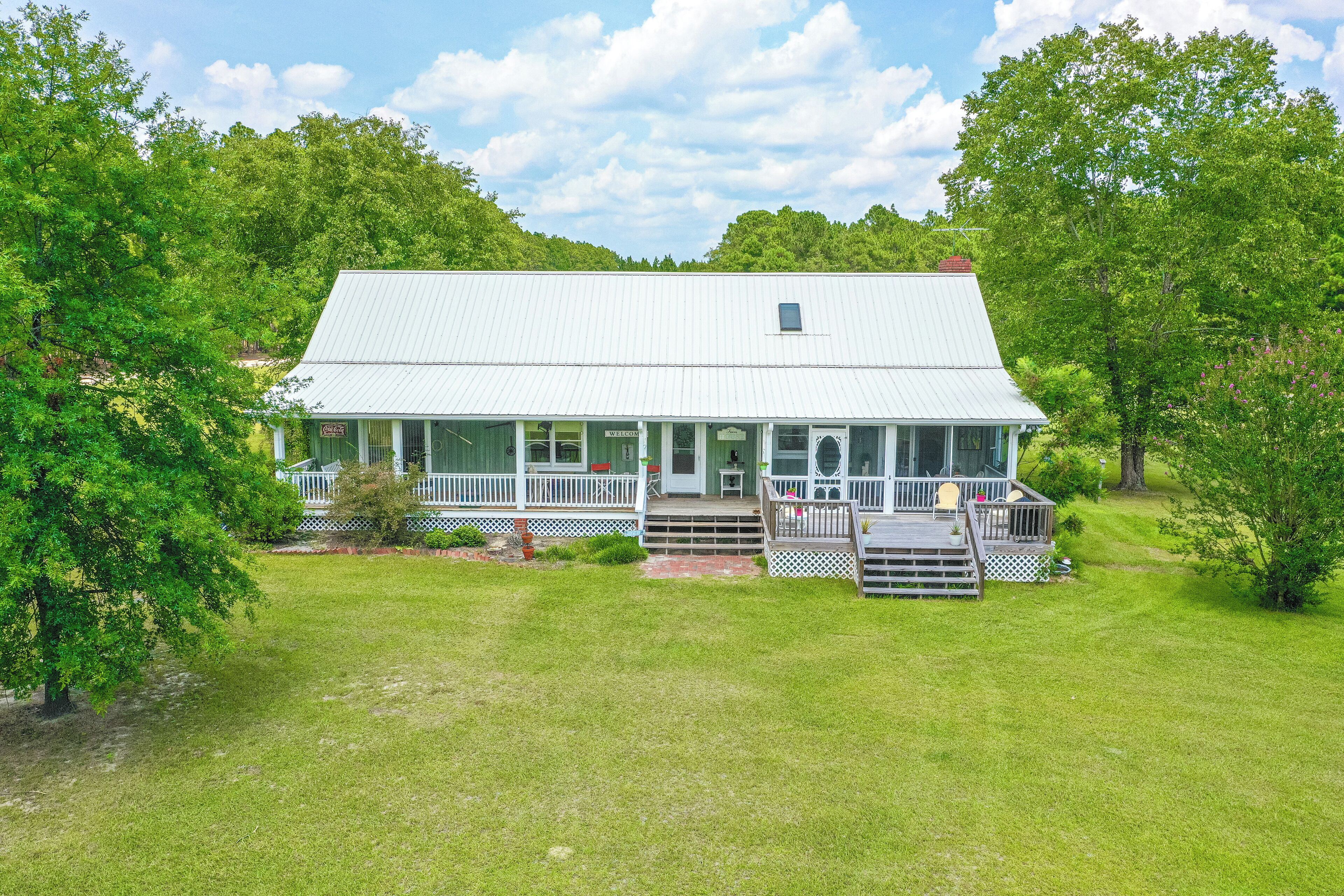 Private farm house minutes to the Carolina Horse Park!