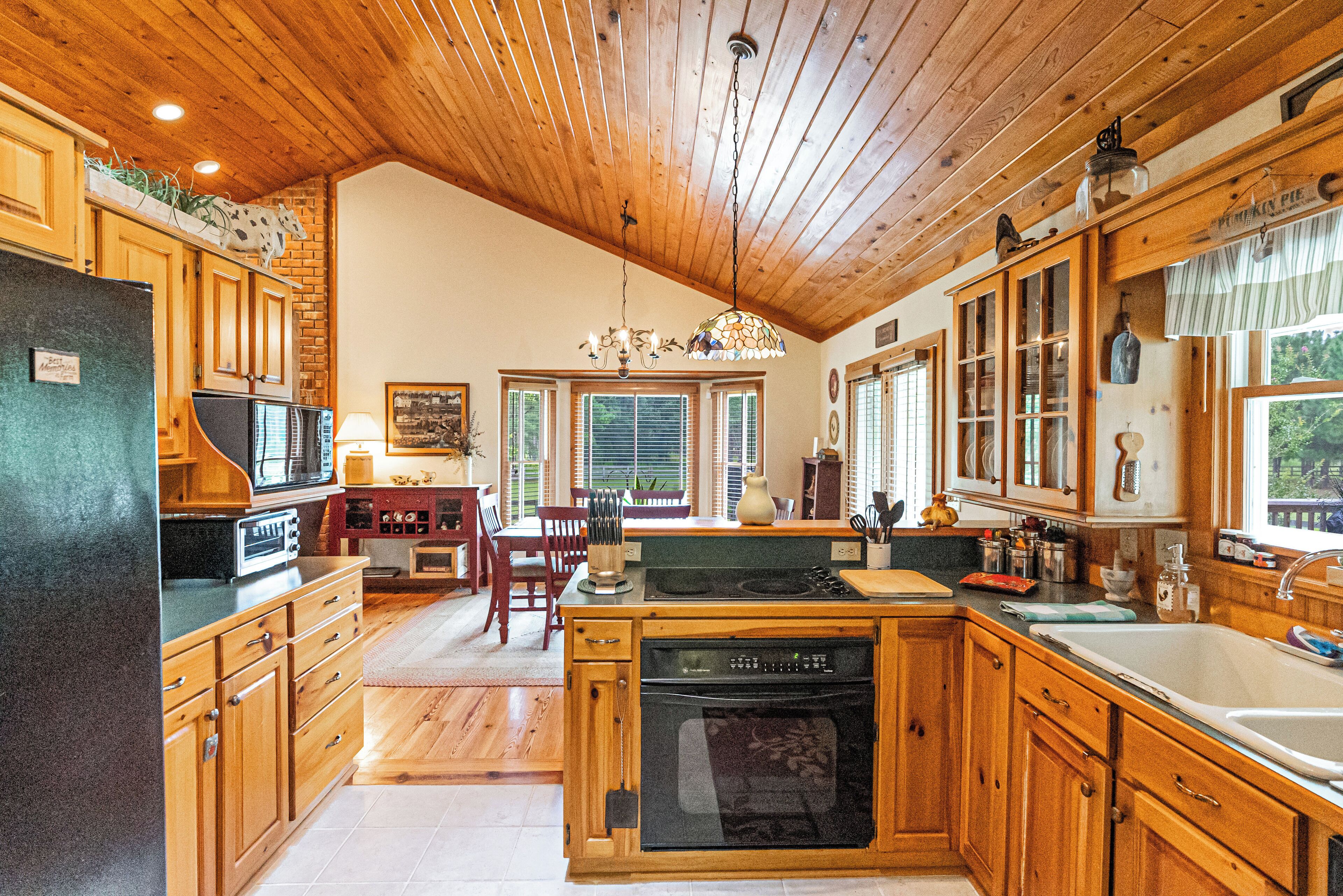 Private farm house minutes to the Carolina Horse Park!