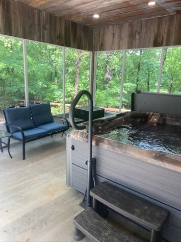 Indoor spa tub