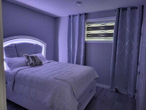 2 bedrooms, iron/ironing board, WiFi, bed sheets - Exquisite suite in Beaumont! (Beaumont)