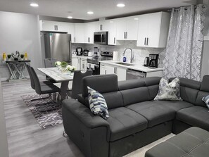 Interior - Exquisite suite in Beaumont! (Beaumont)