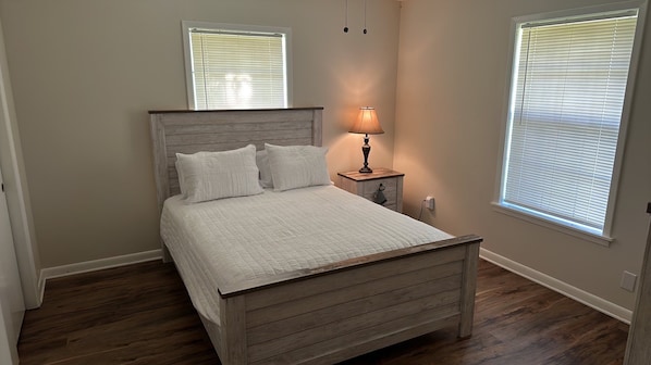 3 bedrooms, iron/ironing board, WiFi, bed sheets