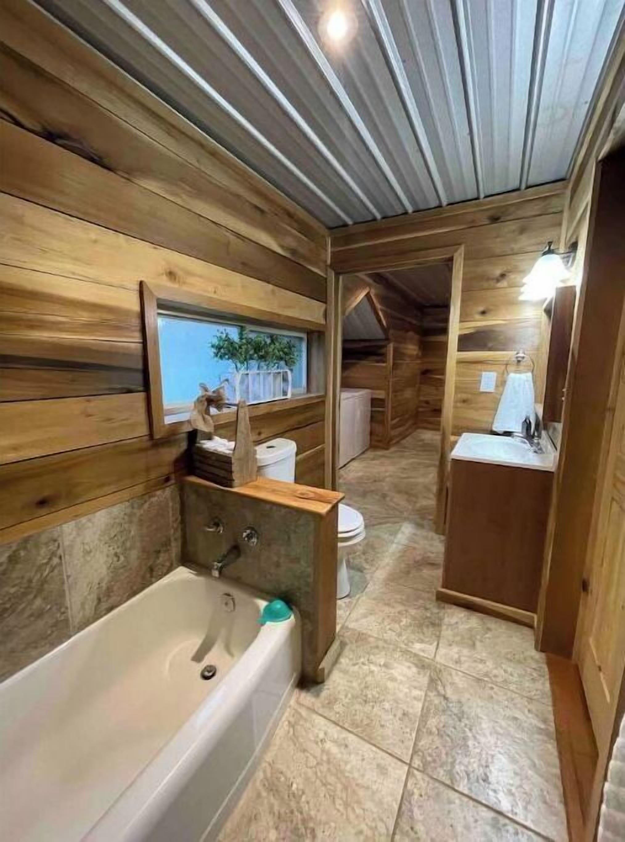 ヘアドライヤー、タオル、石鹸、シャンプー