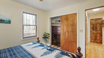 1 bedroom, bed sheets