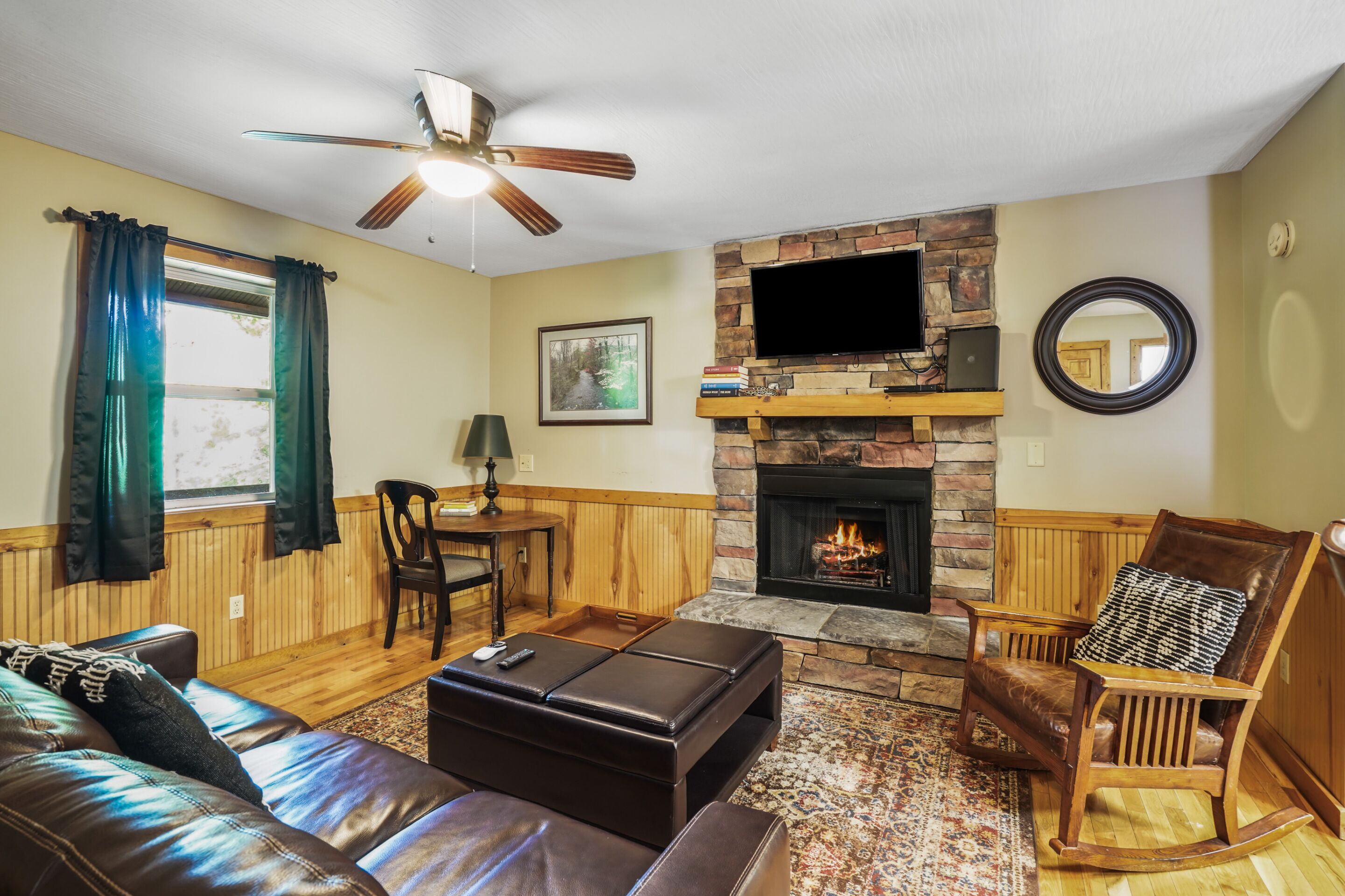 TV, fireplace