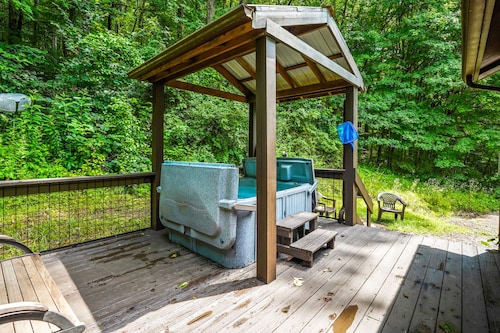 Outback Cabin | Hocking Hills, Cozy Cabin for 2