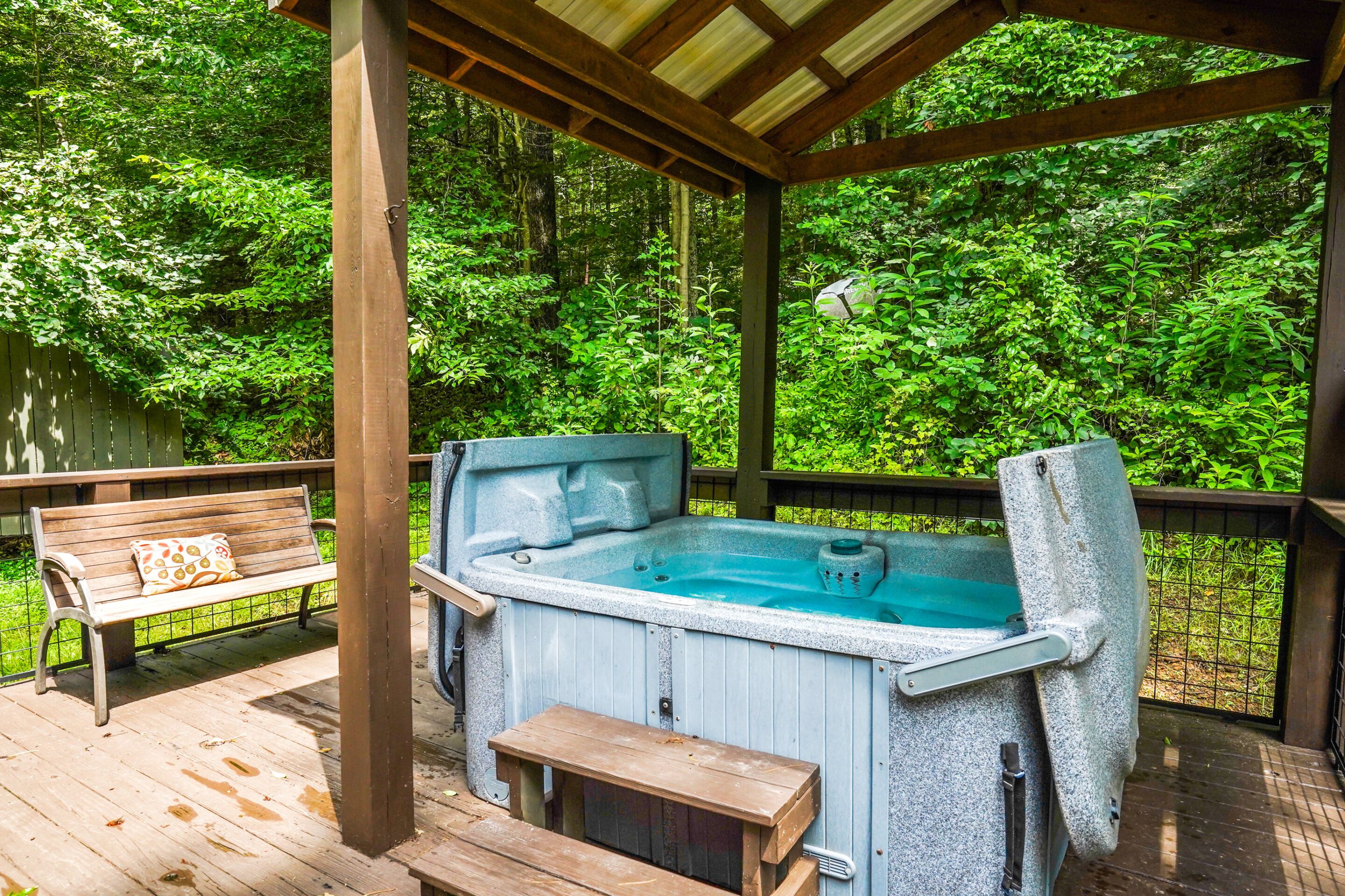 Outdoor spa tub