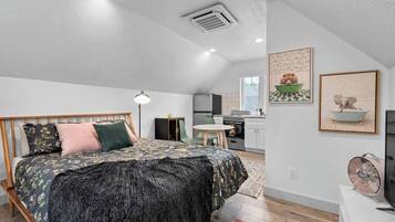 1 bedroom, WiFi, bed sheets