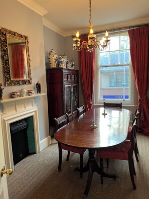 تناول الطعام