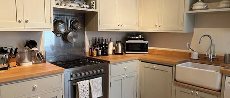 Micro-ondes, four, plaque de cuisson, lave-vaisselle