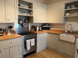 ميكروويف، فرن، موقد طهي مسطح، غسالة أطباق