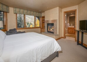 4 Schlafzimmer, Schreibtisch, Bügeleisen/Bügelbrett, Reisekinderbett