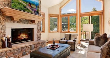 Direct Ski Access,Mtn Views!Walk to Shops & Dining in BC Village Great LOCATION!