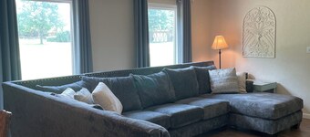 Spacious Home close to the Marland Mansion and Pioneer Woman statue.