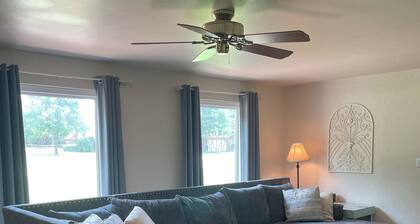 Spacious Home close to the Marland Mansion and Pioneer Woman statue.