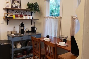 Dining - Casa Bryan Park (Bloomington)