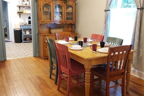 Dining - Casa Bryan Park (Bloomington)