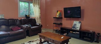 Spacious 2BR/2BA Modern Apartment