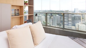 Comfort Studio, 1 Queen Bed | Premium bedding, in-room safe, individually decorated