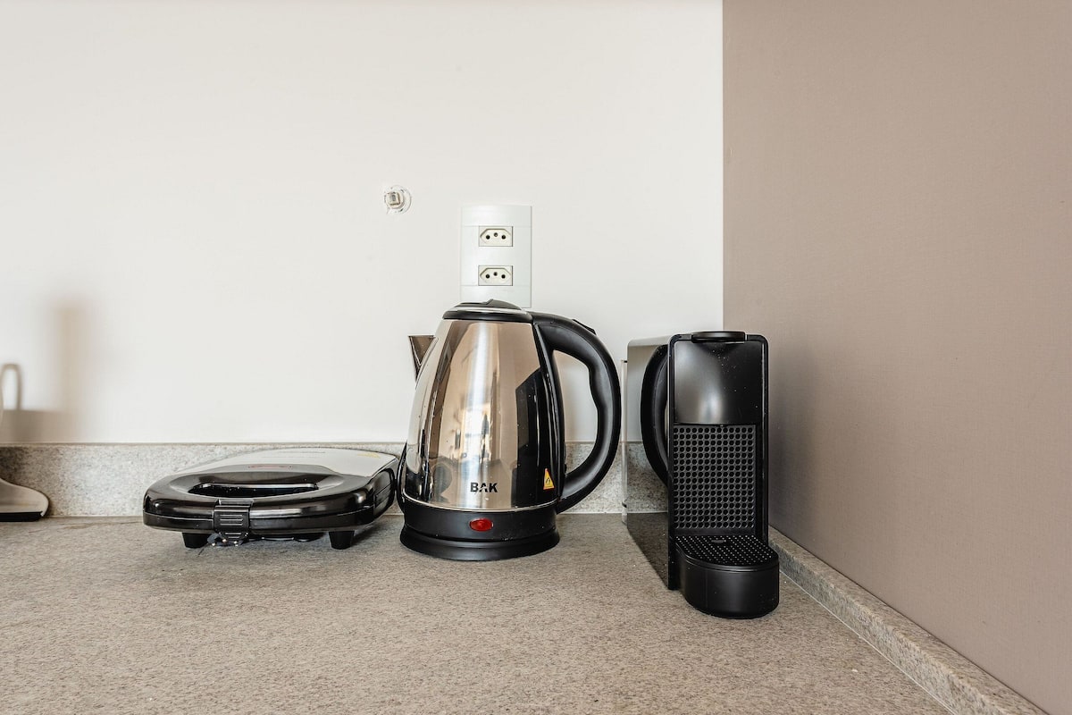 Executive Apartment, 2 Bedrooms | Coffee and/or coffee maker