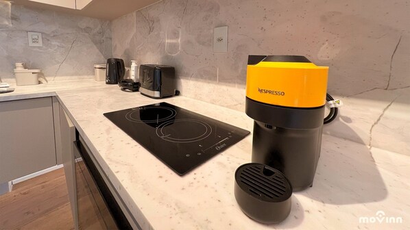 开间 | 私人厨房 | 冰箱、微波炉、意式浓缩咖啡机、厨具/餐具