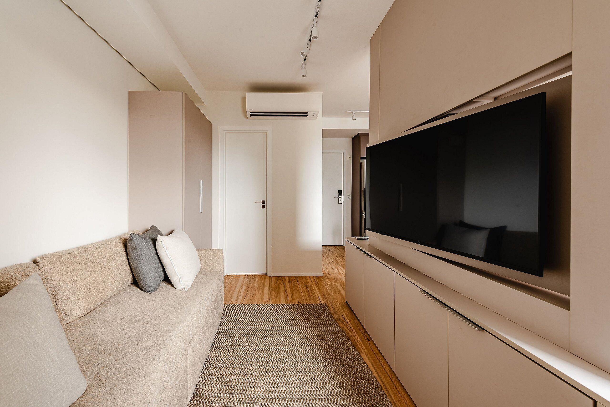 Apartment | Living area | 32-inch Smart TV with cable channels