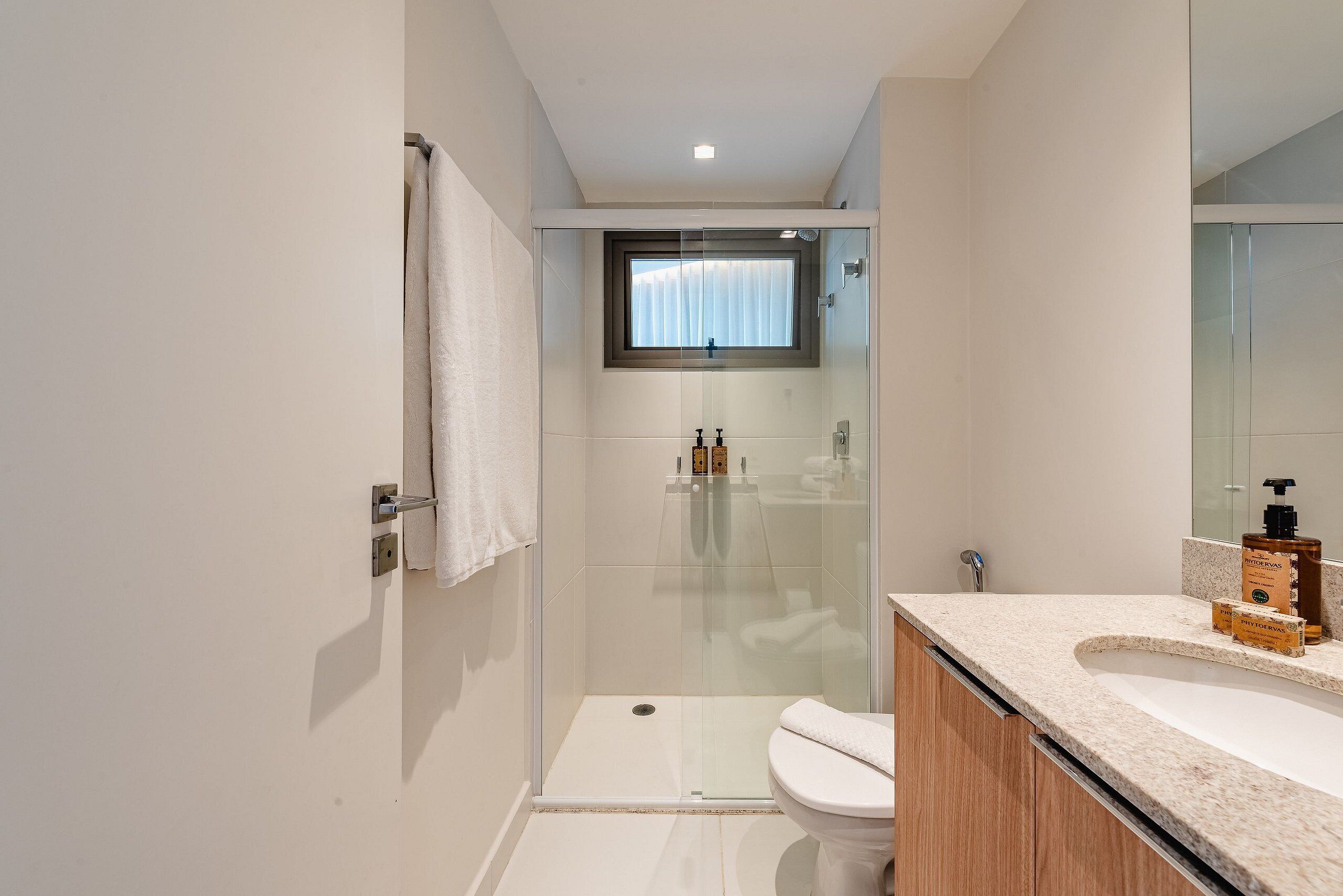 Luxury-Apartment, 2 Schlafzimmer | Badezimmer | Dusche, Handtücher