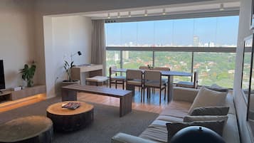 Apartment | Living area | 32-inch Smart TV with cable channels