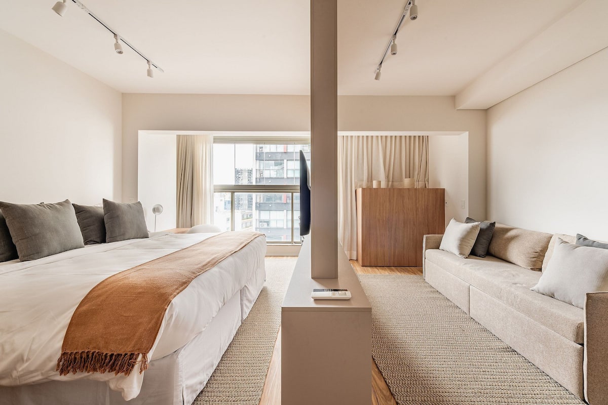 Departamento | Ropa de cama de alta calidad y caja de seguridad en la habitación