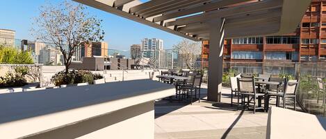 Deluxe Studio | Outdoor dining