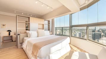 Comfort Studio, 1 Queen Bed | Premium bedding, in-room safe, individually decorated