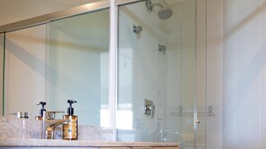 公寓 | 浴室 | 淋浴設備、毛巾